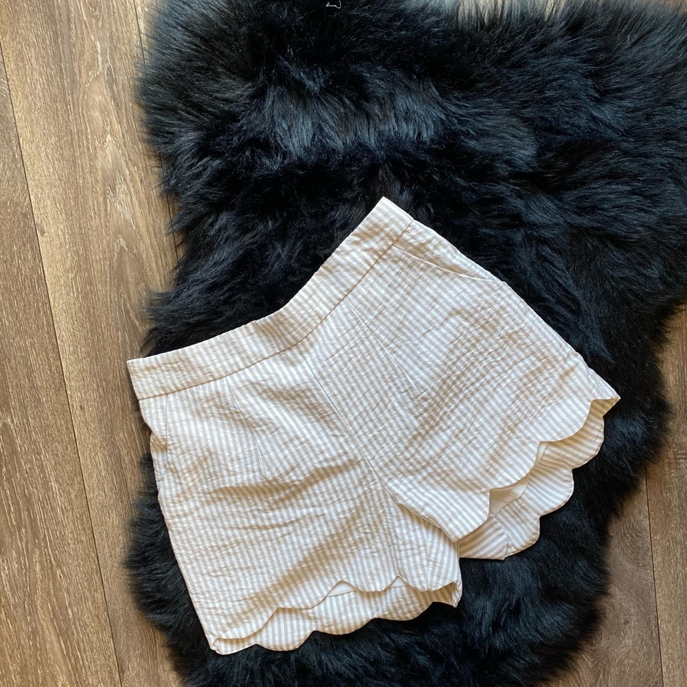 Stripe scallop high waisted shorts